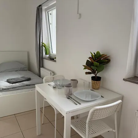 Gemuetliche Monteurwohnung In Mit Kueche Und Balkon * أوفنباخ