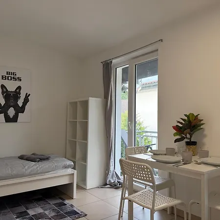 شقة Gemuetliche Monteurwohnung In Mit Kueche Und Balkon